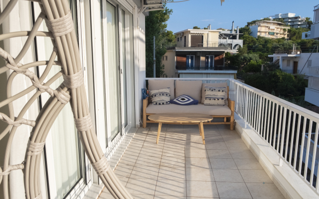 Art Home by the sea Saronida Apartments
