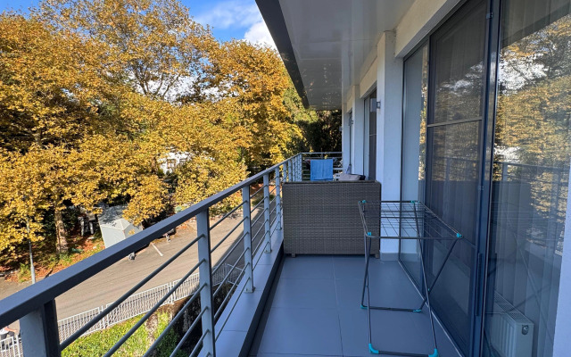 U morya s balkonom Sochi pos. Dagomys Apartments