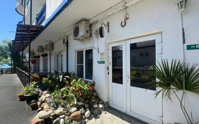 Uyutnaya Studiya Na Beregu Morya Flat