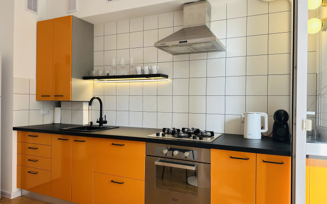 Orange Rimskaya Flat