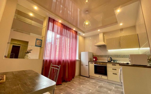 Yarkaya Kvartira V Tsentre Goroda S Kofevarkoy Apartments