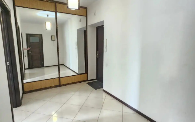 Prostornaya V Horoshem Rayone Flat