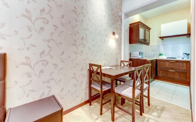 Апартаменты с балконом R&B на Невском