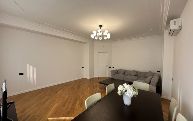 3-K Kvartira na Prospekte Sayat-Novy Flat