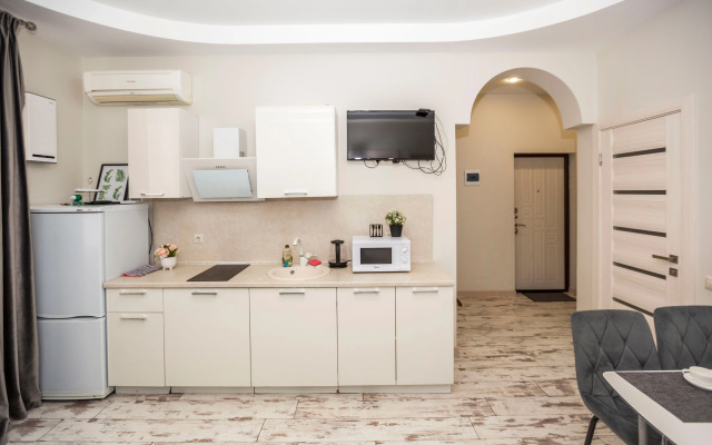 U Morya S Basseinom v ZhK Solnechnyij apt12 Apartment