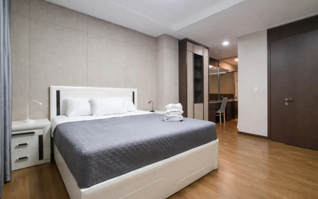Apartamenty 19et. 2h komn.kv s sikarnym vidom na Mecet' Hazret Sultan
