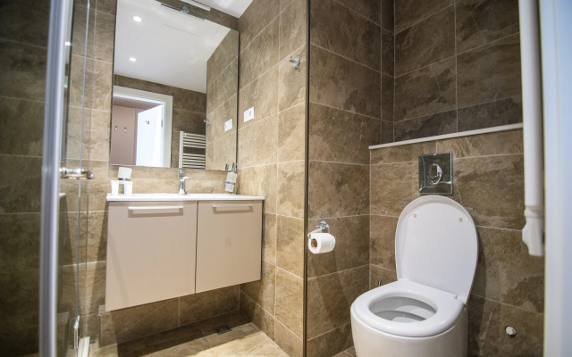 Apartamenty Bright Apartment with Balcony in Alliance Palace Batumi - Steps from the Sea & Dancing Fountains
