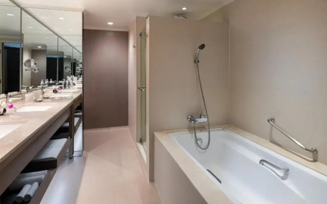 Crowne Plaza Bangkok Lumpini Park by IHG