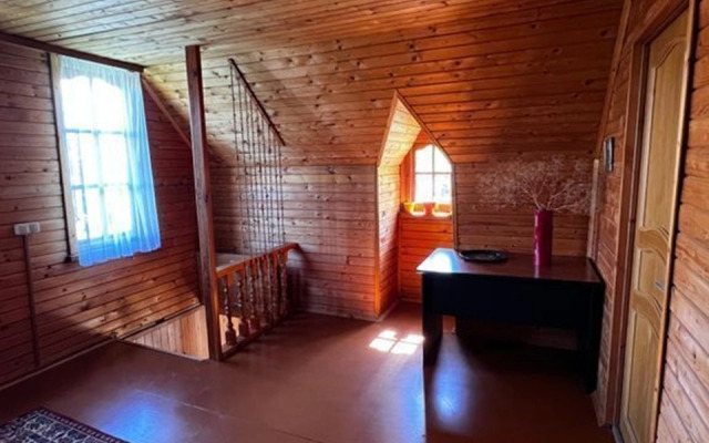 Частный дом четырехкомнатная дача, 95 м²