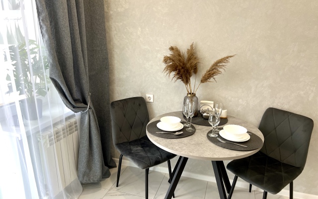 Kvartira S Vidom Na Skver Geroyev Apartments