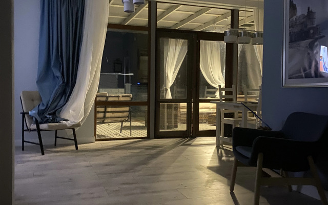 S Basseynom U Morya Private house