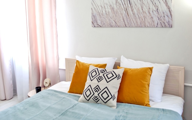 Apartmari V Tsentre U Ozera Apartments