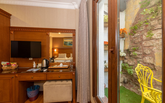 Royan Suites Boutique Hotel