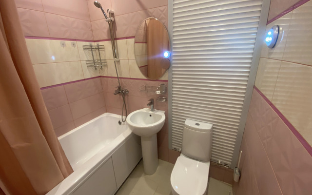 Shikarnaya Odnushka Ryadom s Meditsinskim Tsentrom Flat