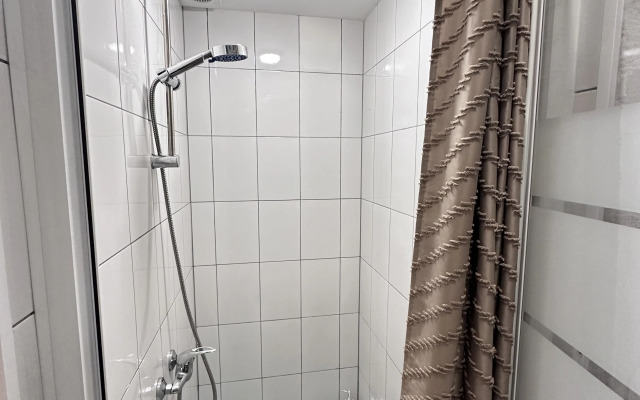 V Tsentre Na Suvorova Flat
