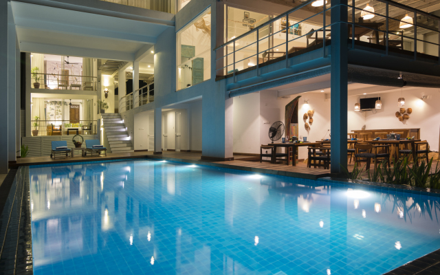 33 Lake Terrace Hotel