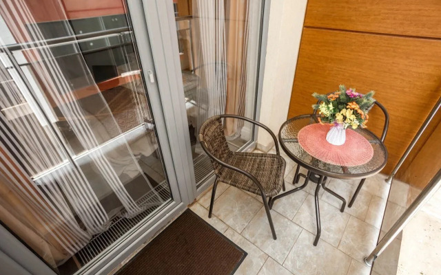 Na Chernomorskoy 6 55 Flat