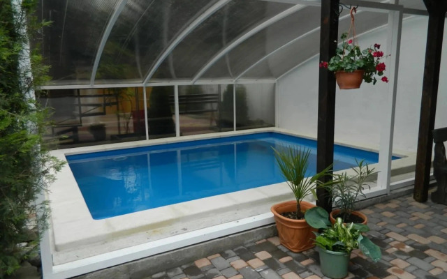 Studiya S Basseynom I Zonoy Dlya Barbekyu Apartments
