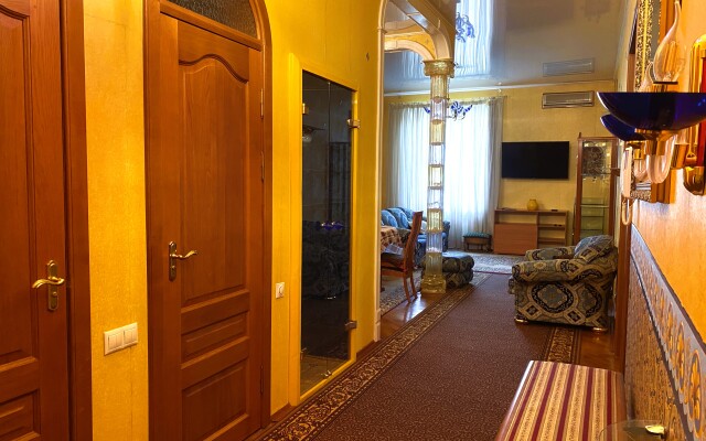 U Patriarshikh Prudov Lodging Houses