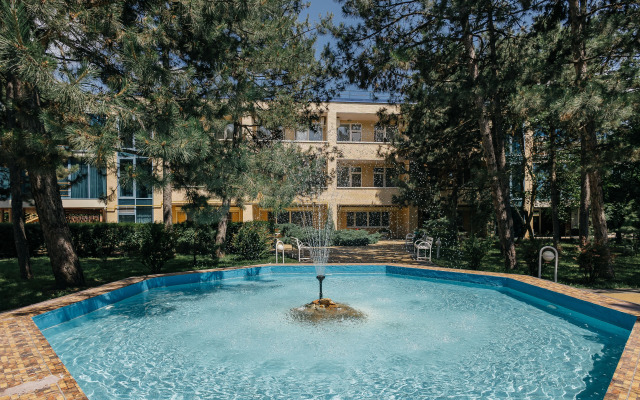 Yolochka Hotel