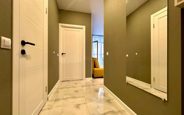 S Dzhakuzi Na Vysokom Etazhe Na Berezovoy Flat