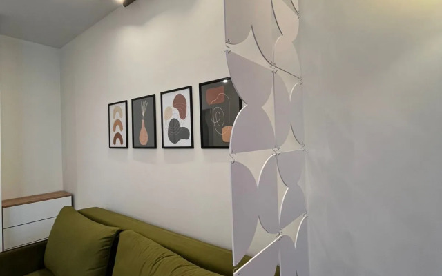 Stilnaya Kvartira V Tsentre Zapadnogo Flat