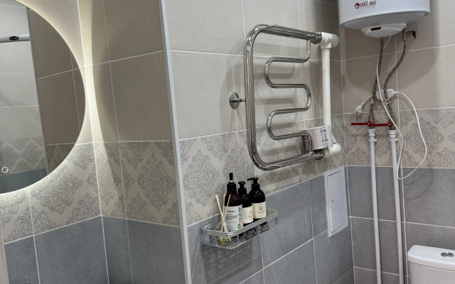 V Centre u Metro s Igrovoj Pristavkoj Flat