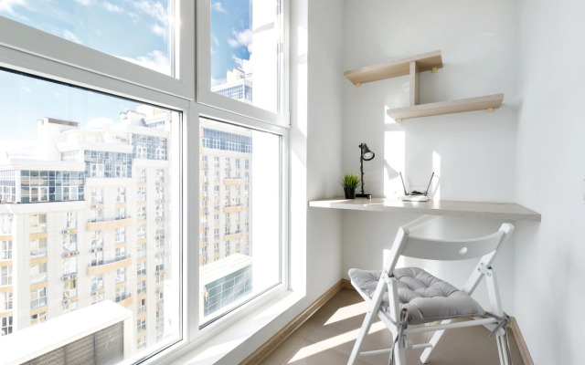 Апартаменты Полулюкс с Балконом и Красивым Видом Юг-Апарт