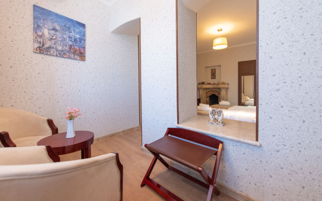 Kraveli Hotel