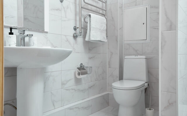 In the center of the Riviera Park Apartments