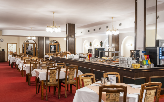 Complex Curie Hotel
