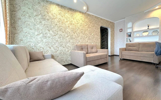 Dvukhkomnatnaya s balkonom na Pritomskom Flat