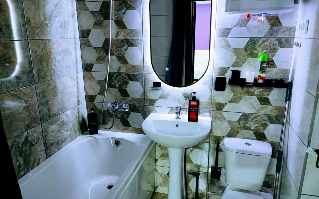 Lyuks s Konditsionerom i Boylerom v Tsentre Apartments