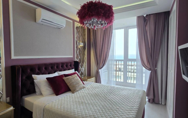 Квартира Трехкомнатная в Центре с Видом на Море