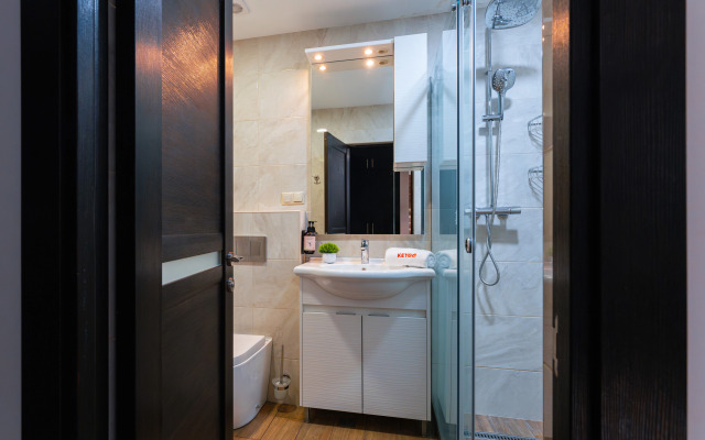 KeyGo #0099, 1 Bedroom, Balcony, Near National Gallery Apartments