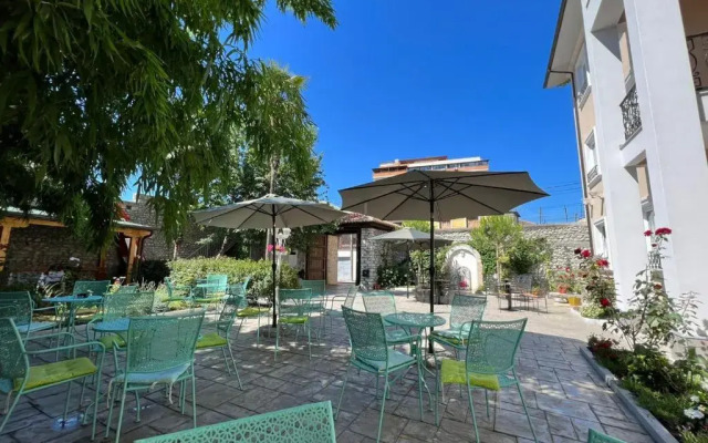 Treva Hotel