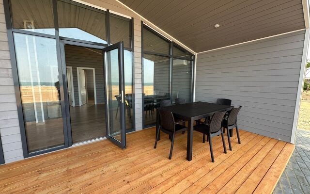 Коттеджи Золотые пески