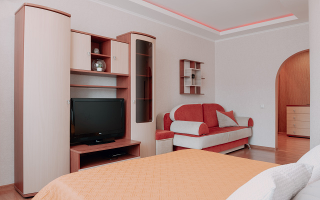 V yarkom tsvete rayon Sovetskiy Apartments