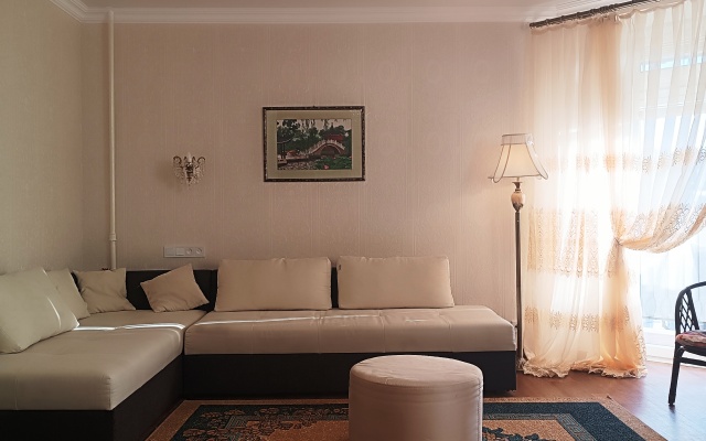 Апартаменты Большая 2-к Сталинка в Центре у Набережной На 5 Гостей