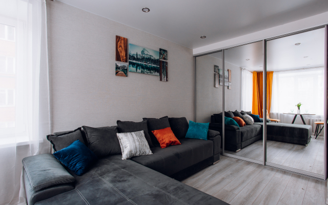 Tolstoy Krasnoarmeyskiy 8 Flat