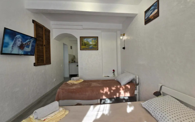 Квартира с собственным двориком в парке Цветник