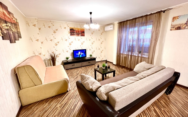 Апартаменты двухкомнатные на Карбышева 61Б (рядом с ТЦ Космопорт)