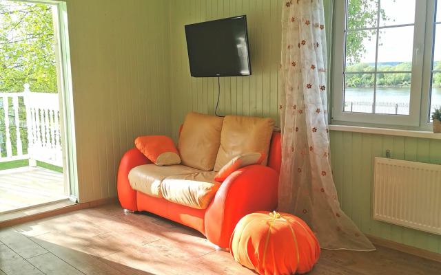 Частный дом Уютный на берегу реки Оки