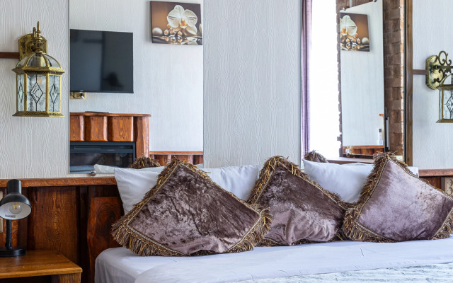 Romanticheskaya Studiya S Kaminom I Balkonom Flat