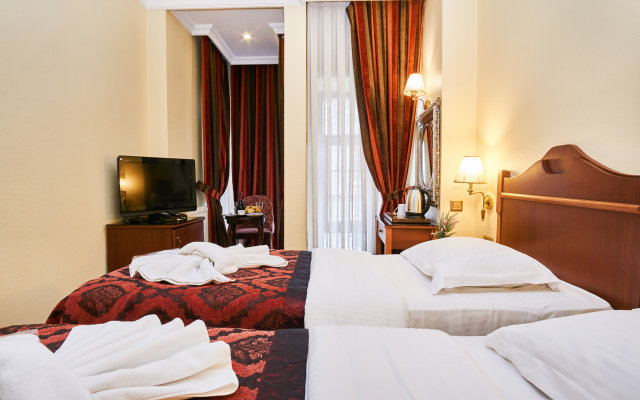 Отель Amber Hotel Istanbul
