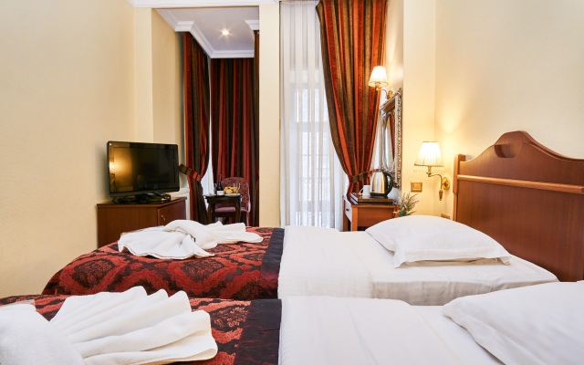 Отель Amber Hotel Istanbul