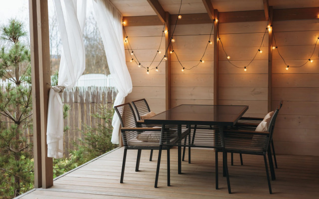 Частный дом с баней бочкой у воды и леса