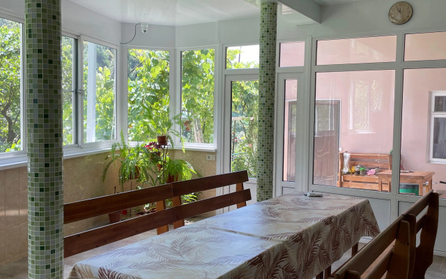 Na Bestuzheva Marlinskogo Guest House