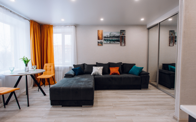 Tolstoy Krasnoarmeyskiy 8 Flat