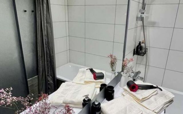 Квартира Студия на Набережнoй Большoй Невки